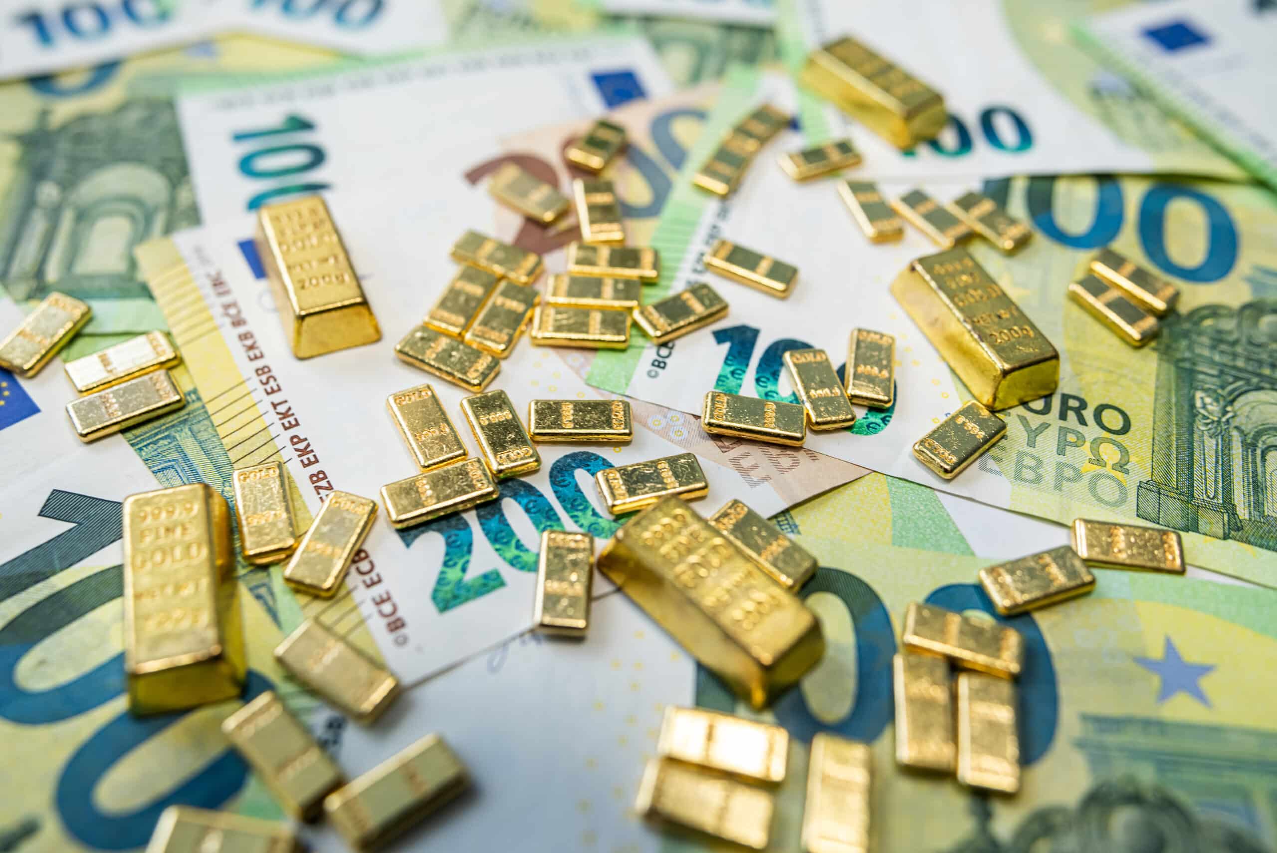 L'oro si riprende dopo il crollo notturno dei mercati, mentre il Bitcoin scende